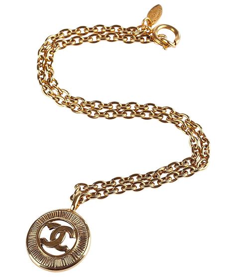 pendentif chanel vintage|Vintage Chanel necklace.